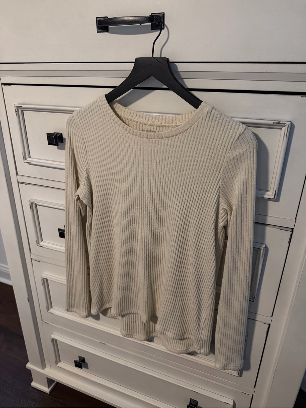 American Eagle Outfitters Cream Ribbed Long-Sleeve Crewneck Top